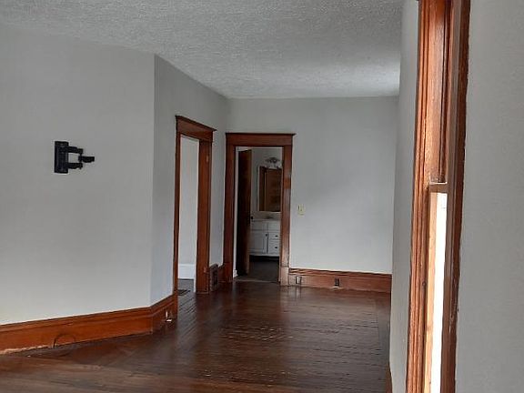 3rd image of 219 W 10th St