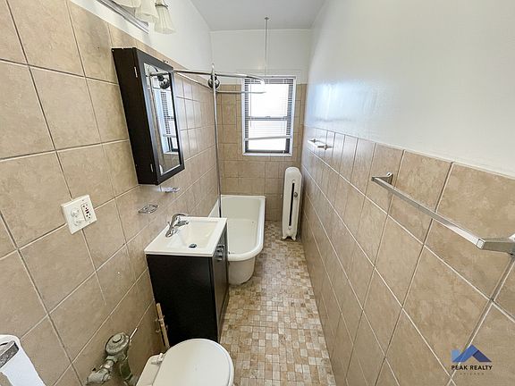 5th image of 4625 N Winchester Ave #4631-105