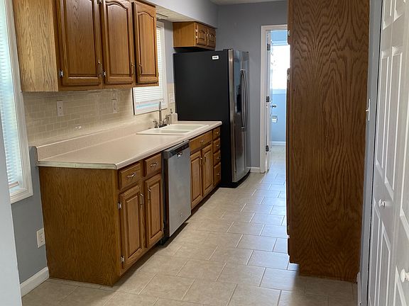 4th image of 8 Buckthorn Dr