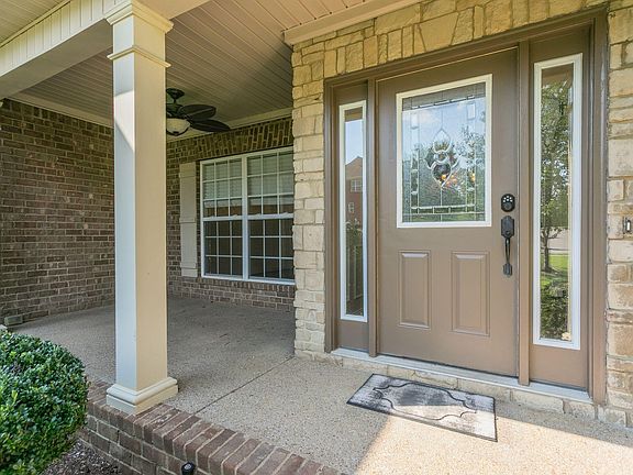 3rd image of 1002 Glessner Dr