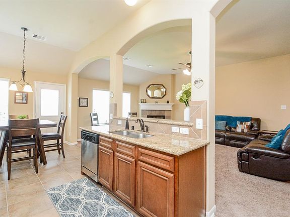 Attached eat-in area off kitchen.