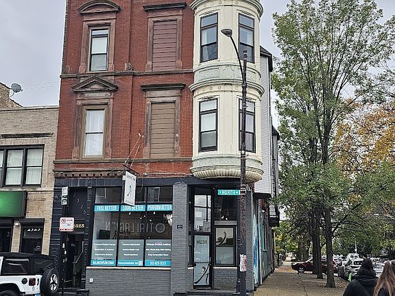 3rd image of 2325 W North Ave APT 3R