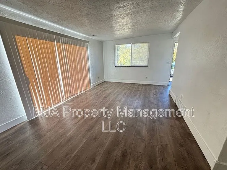 752 N Irving St #752-4 — Photo 10