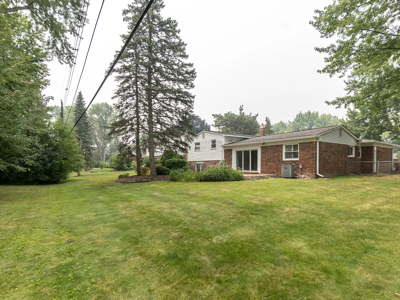 3 bed, 2470 sqft, $3,600 — Photo 2