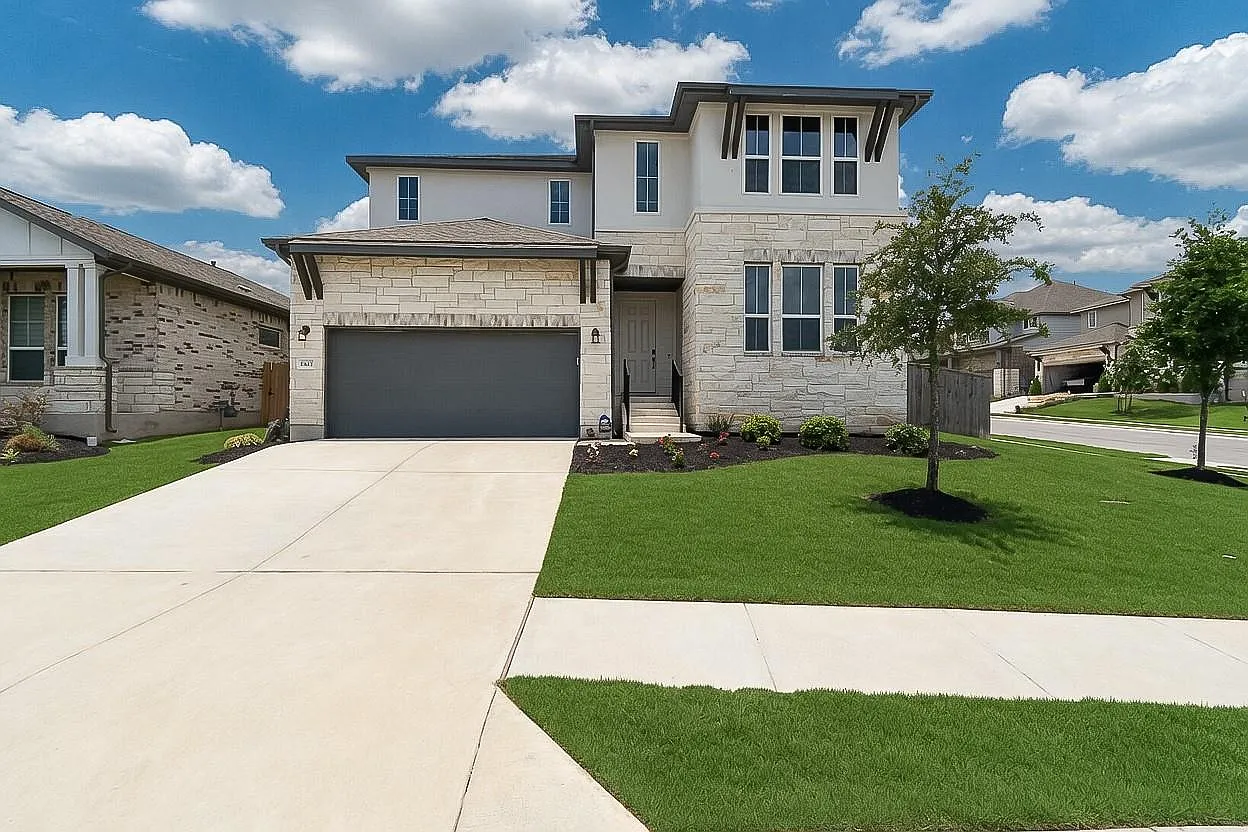 5 bed, 4.5 bath, 3936 sqft, $3,195 — Photo 1