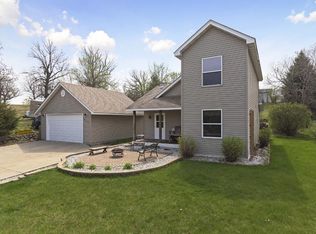 841 Forest St E, Belle Plaine, MN 56011
