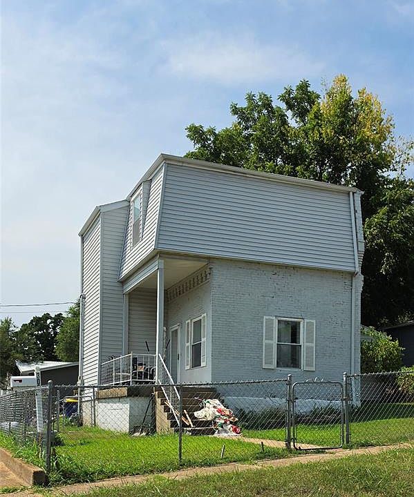 1st image of 300 Stewart St