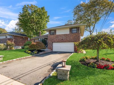 17 Center Drive, Syosset, NY, 11791