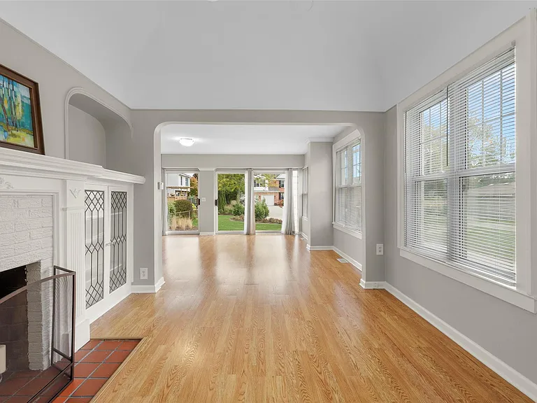 33316 Jefferson Ave — Photo 9