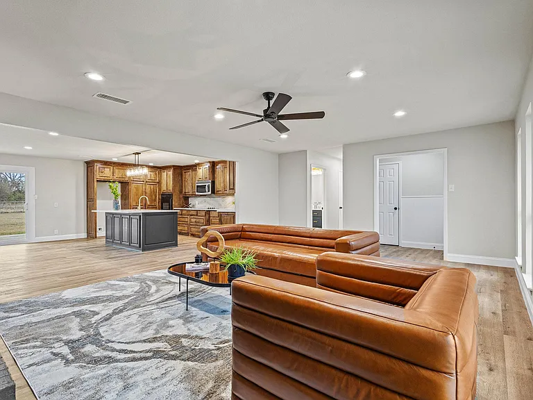 3327 Carriage Cir — Photo 12