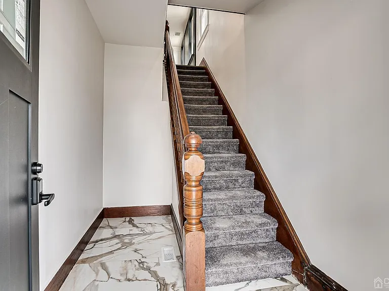 324 Main St #2 — Photo 5