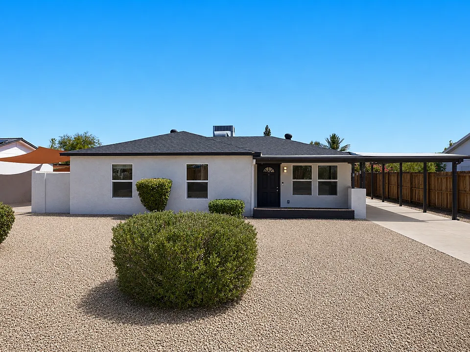 1005 E Mariposa St