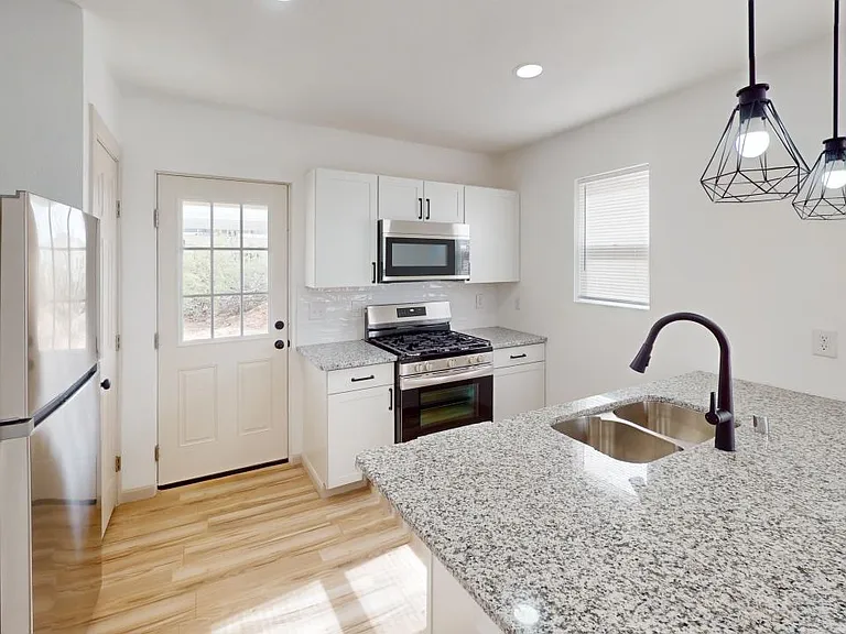 2405 Holly Ave #C — Photo 7