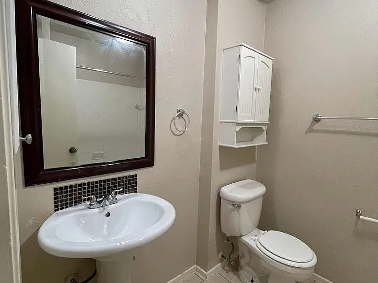 2126 Collingsfield Dr — Photo 20