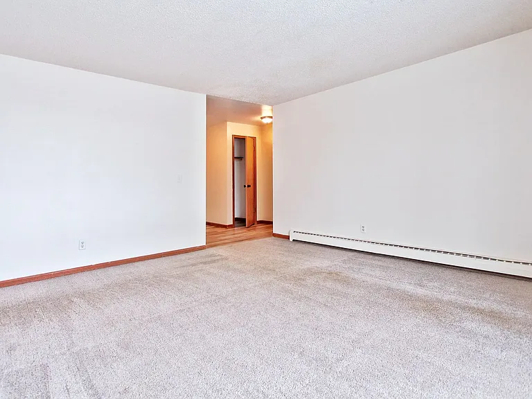 319 Oxford Ct #7 — Photo 8