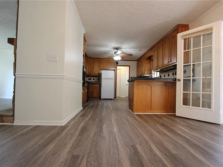818 Springlake Rd — Photo 8
