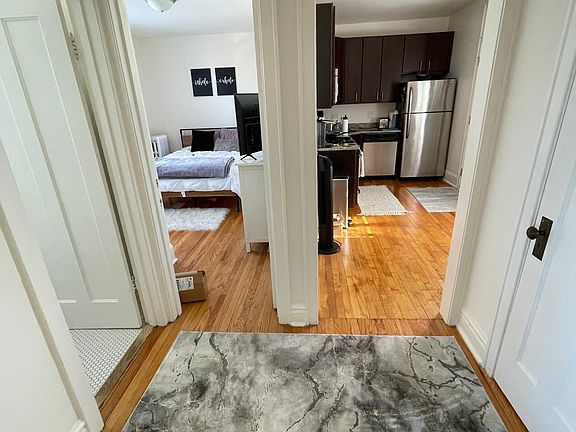 3rd image of 2857 N Hamlin Ave #3