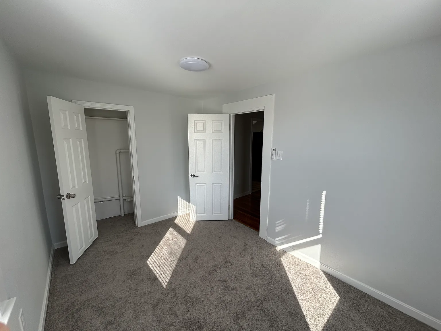 3 bed, 1.5 bath, 1980 sqft, $2,300 — Photo 4