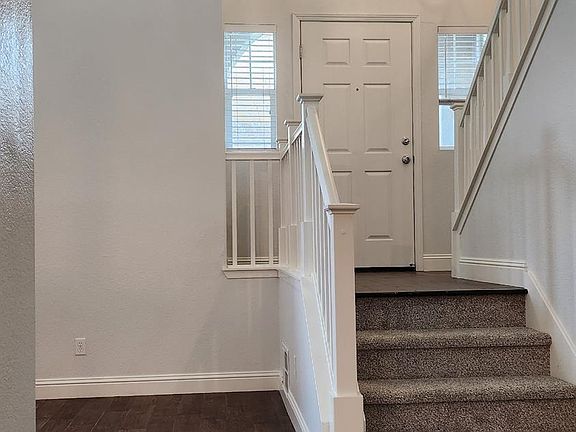 5th image of 941 Oxford Lane