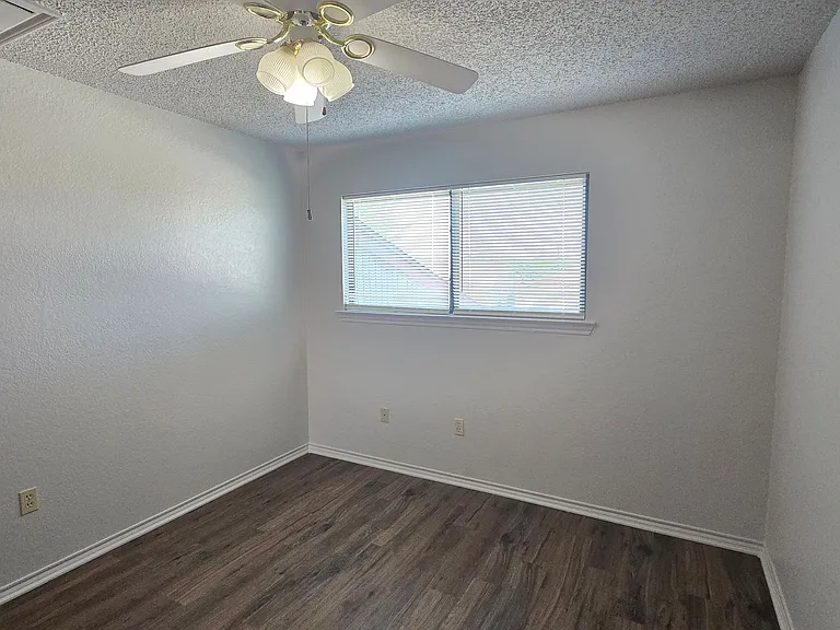 906 Meadow Cir N — Photo 18