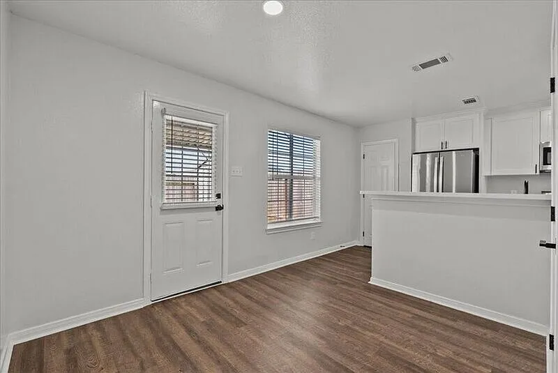 2 bed, 2.5 bath, 1272 sqft, $1,750 — Photo 2