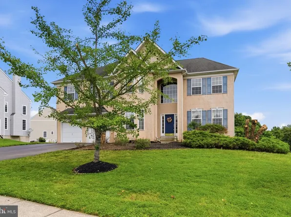 6003 Shady Wood Cir, Collegeville, PA 19426