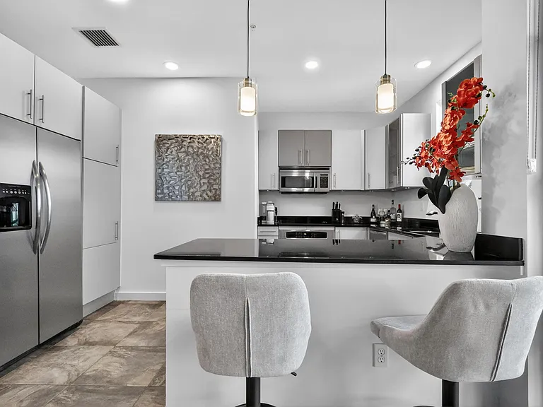 365 SE 6th Ave #309 — Photo 9