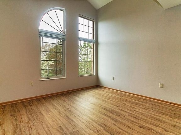 3rd image of W1064 Marietta Ave #102