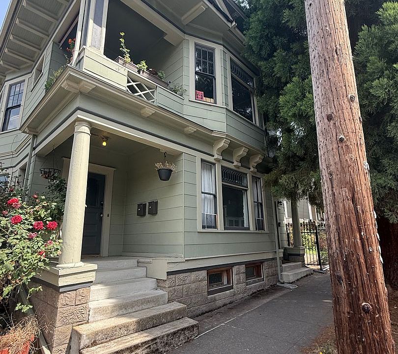 1st image of 3001 SE Ankeny St #3005