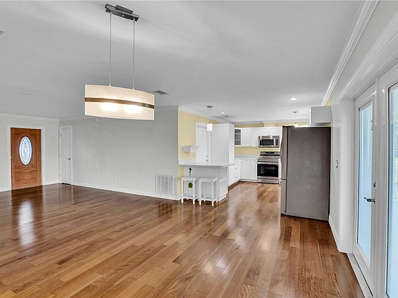 5th image of 2035 13th Ave SW