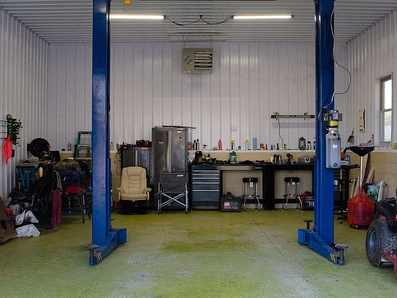 detached garage lift