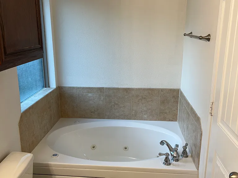 2956 Stockton St — Photo 3