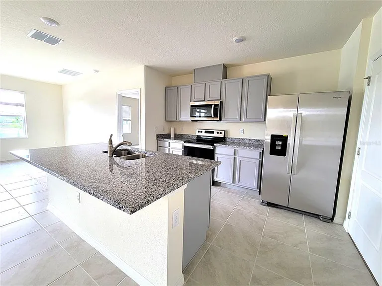 420 Noble Ave — Photo 13