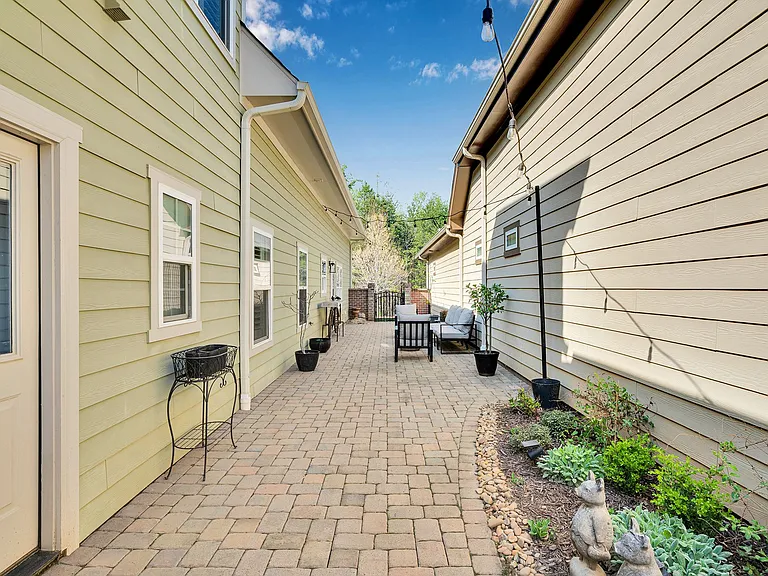 7526 Fairway Villa Cir — Photo 15