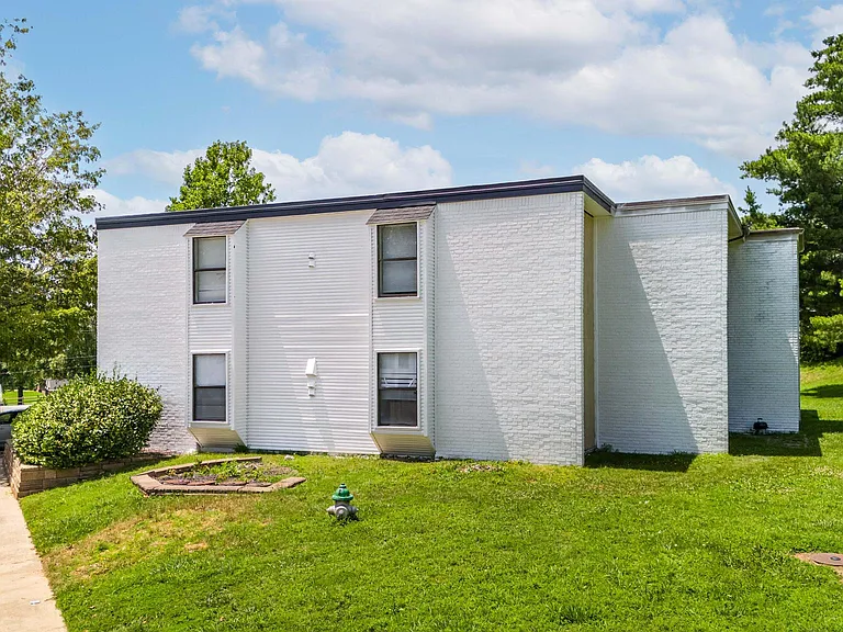 Black Oak Residences — Photo 16