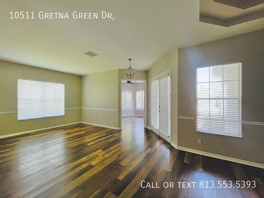 Luxurious and Spacious 4 Bed, 3 Bath Gem in a Prime Location! — Photo 2
