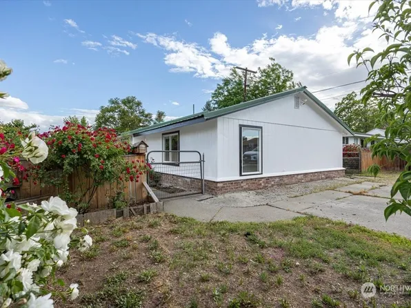 804 W Viola Avenue, Yakima, WA 98902