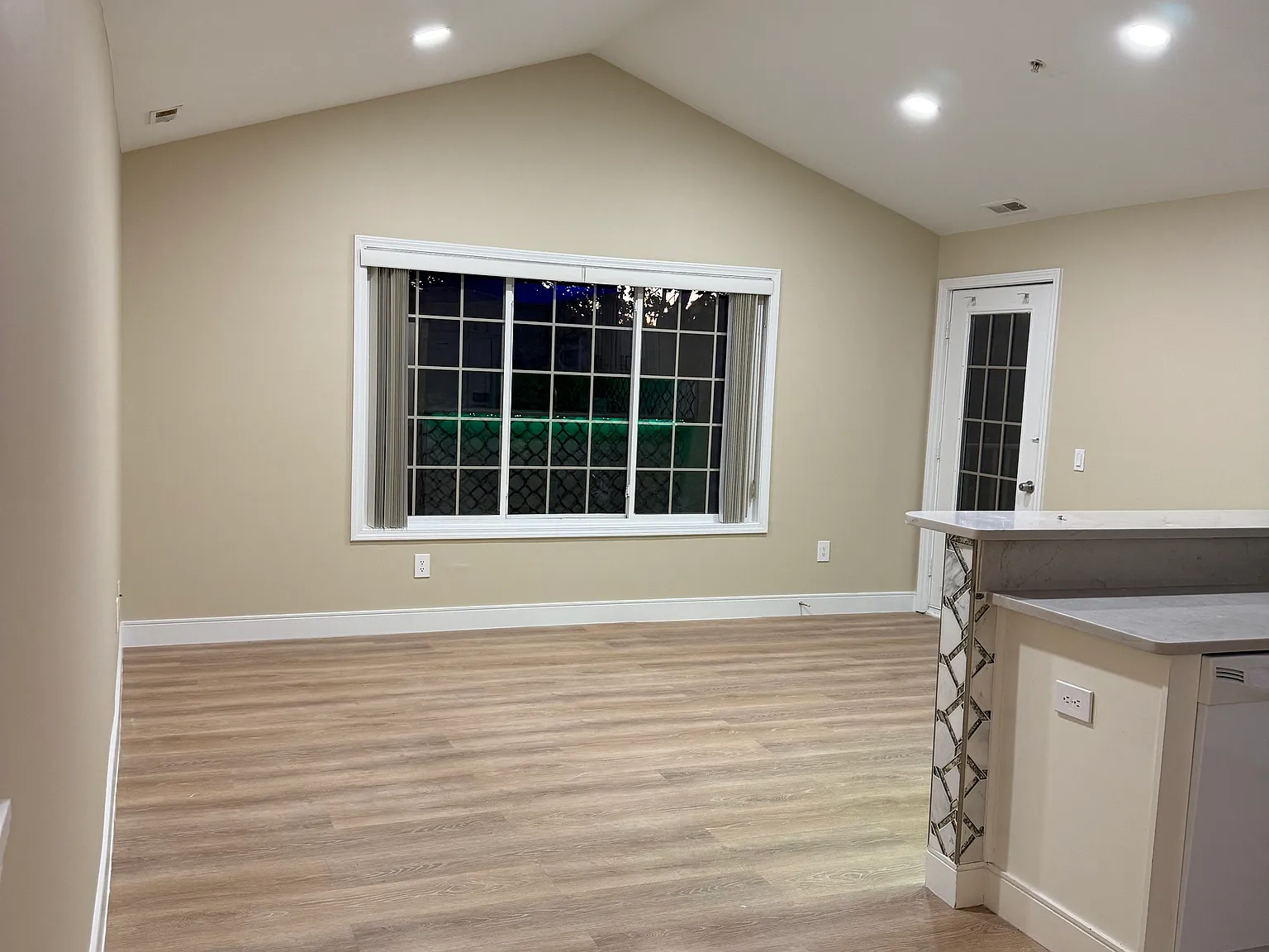 2 bed, 1150 sqft, $2,000 — Photo 2