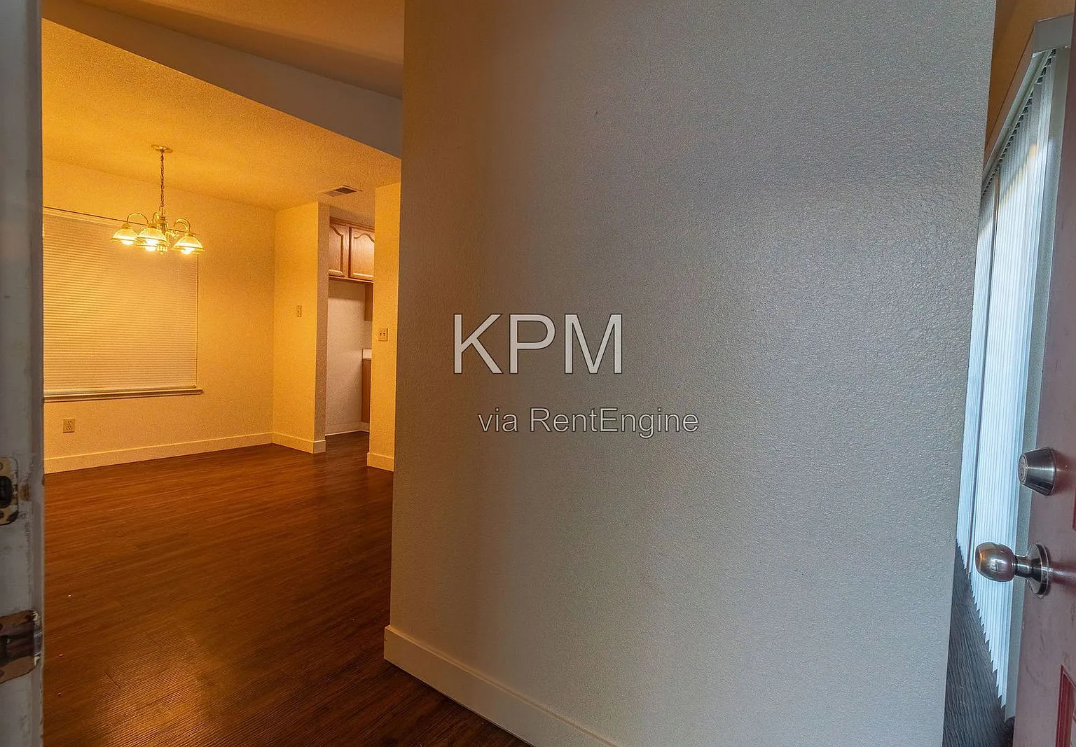 3 bed, 2.0 bath, 1017 sqft, $1,900 — Photo 3