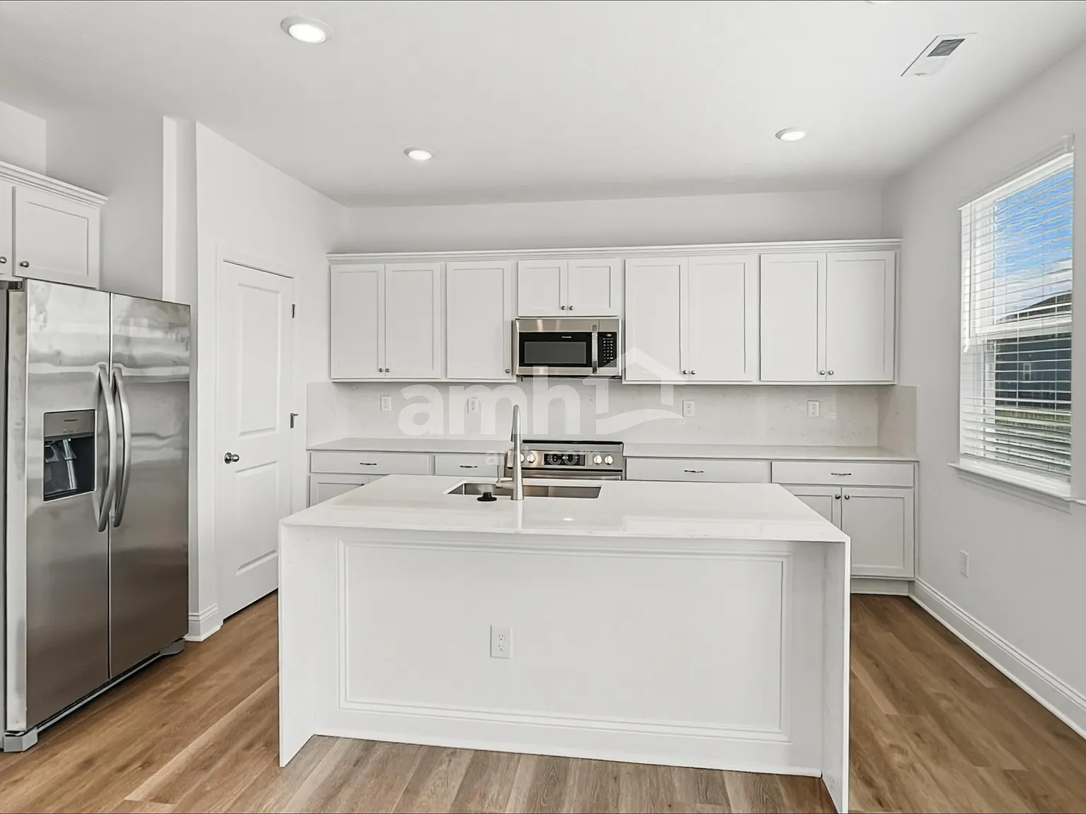 3 bed, 2.5 bath, 1606 sqft, $2,500 — Photo 4