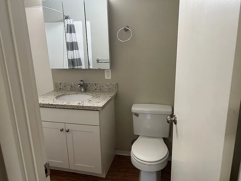 831 W Nickerson St — Photo 5