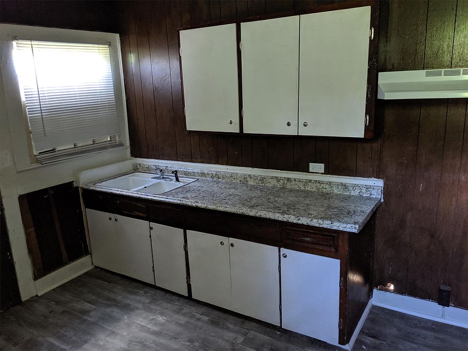 2nd image of 2837 Ozark St