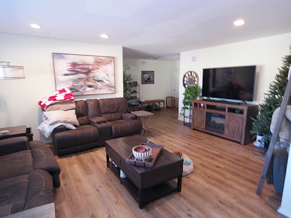 3rd image of 2062 Sapra St