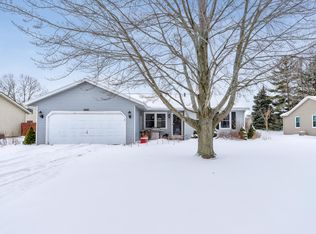 996 E 12th St, Holland, MI 49423