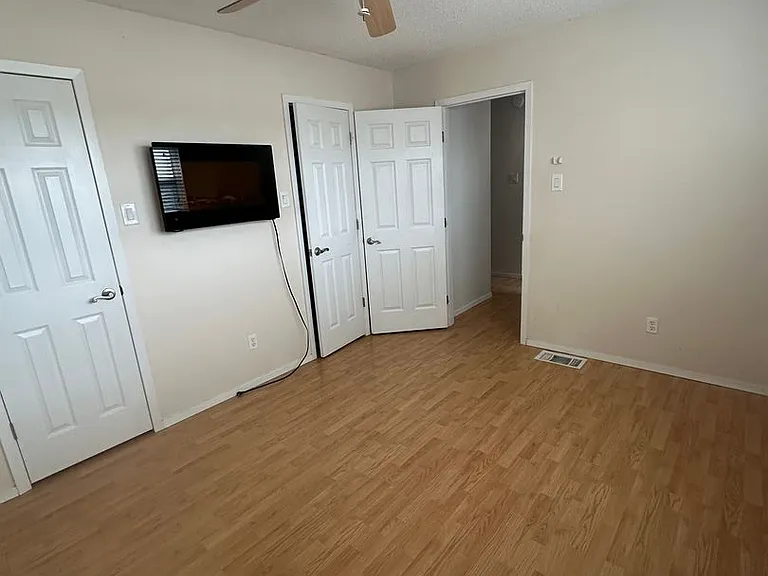 1411 Hickory St — Photo 17