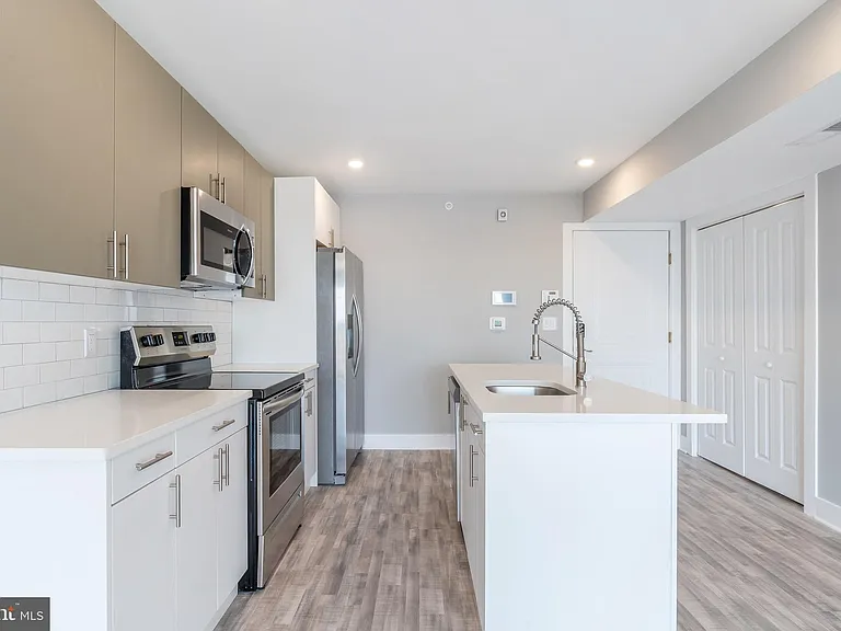 2500 N Mascher St #14 — Photo 7