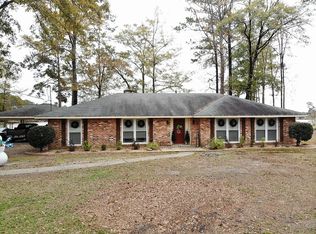 221 Lakeshore Dr, Millbrook, AL 36054