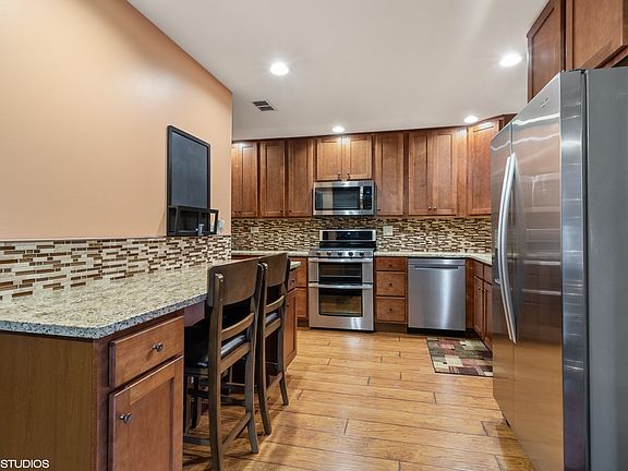 4th image of 14916 Huntington Ct