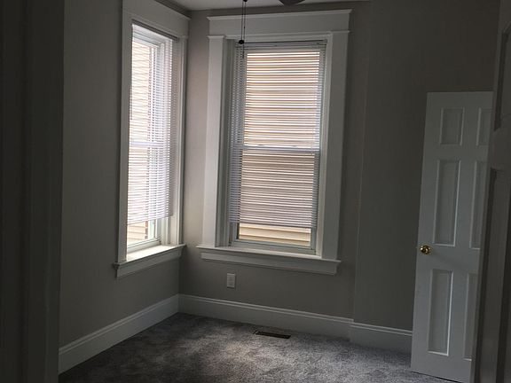 3rd image of 87 Albert St #1
