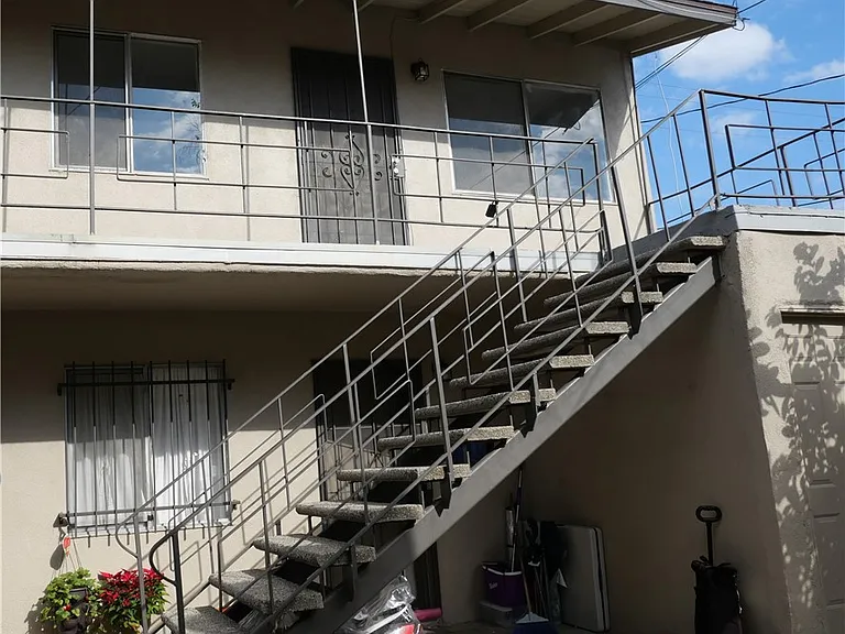 513 E Walnut St #513C — Photo 2